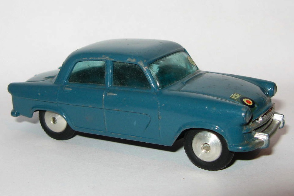 352 R.A.F. VANGUARD STAFF CAR.jpg